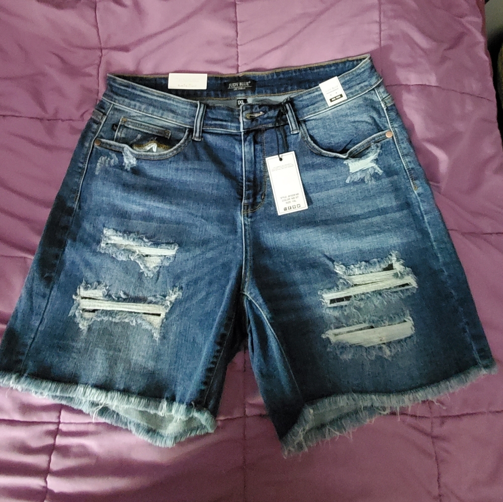Judy Blue distressed shorts, size 1X, mid rise, 5 inch inseam, dark blue